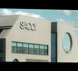 Fasadskylt Sacci i Borlänge.